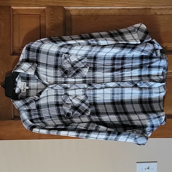 hesters orchard Tops - Plaid shirt
